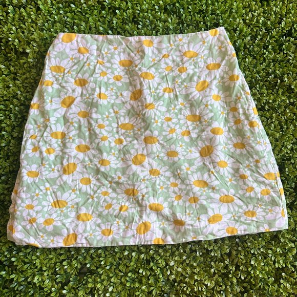 Princess Polly Dresses & Skirts - Princess Polly Daisy Flower Print Mini Skirt
